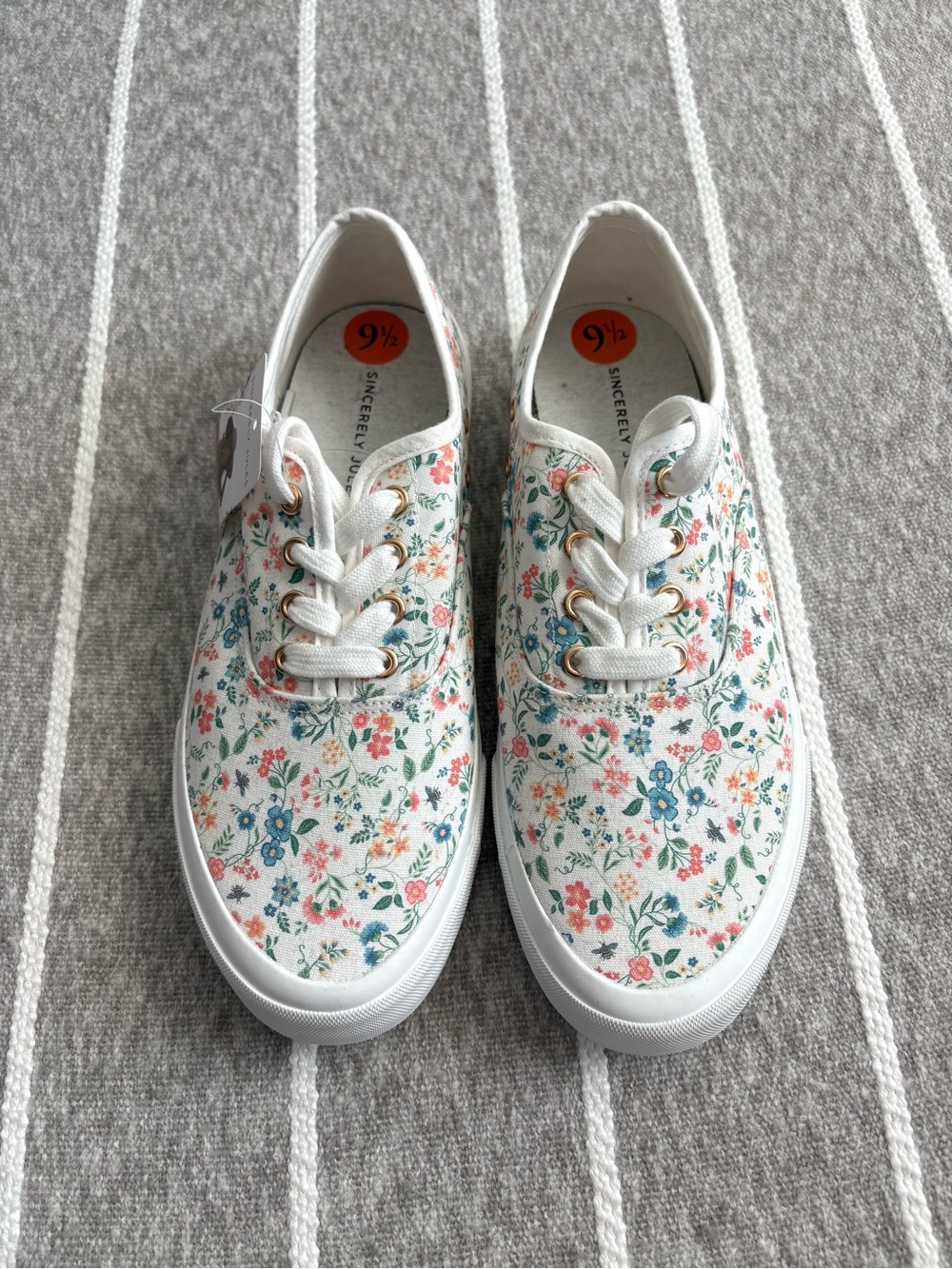 NWT Sincerely Jules Freshman Floral Sneakers